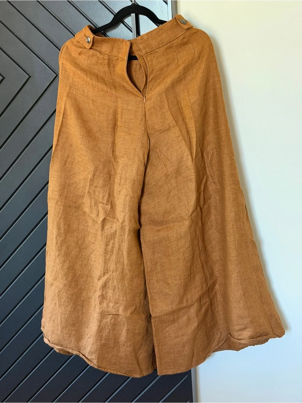 Banana Republic linen wide leg pants. Size 2P. Excellent condition!